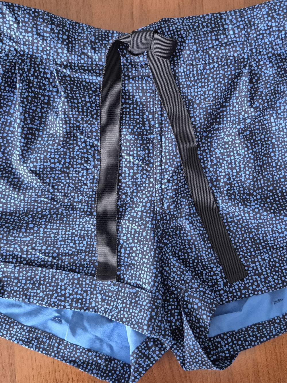 Lululemon Spring Break Away Short II- Small